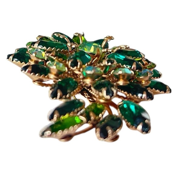 Vintage Austrian crystal Emerald greens & Gold Floral leaf statement Brooch RARE - Picture 4 of 10